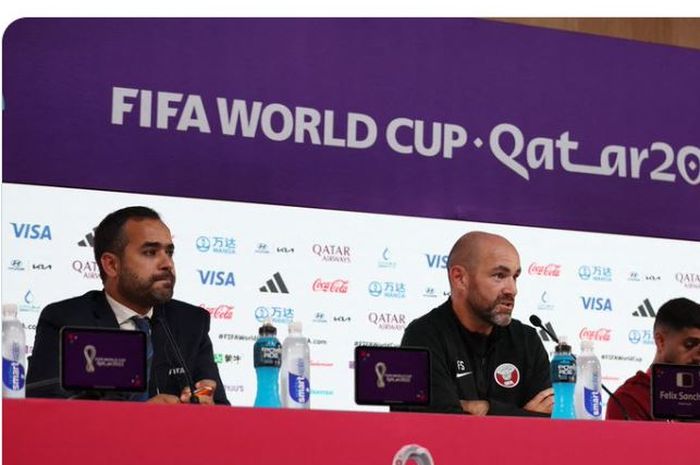 Pelatih timnas Qatar, Felix Sanchez, berbicara dalam konferensi pers.