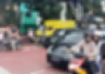 Street Manners: Masih Banyak Pemotor Berhenti Melewati Garis Zebra Cross, Belum Paham RHK