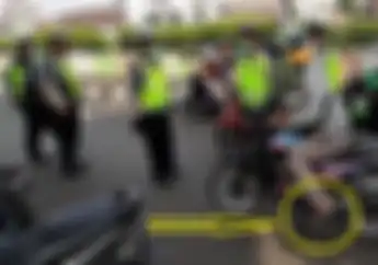 Pemotor Habis Rp 19 Juta untuk Operasi Kaki Patah Kini Polisi Tindak Pengendara yang Pakai Sandal Jepit 