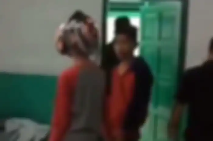 Dua pencuri helm tertangkap warga di Jambi, dipaksa menginap di kamar mayat.