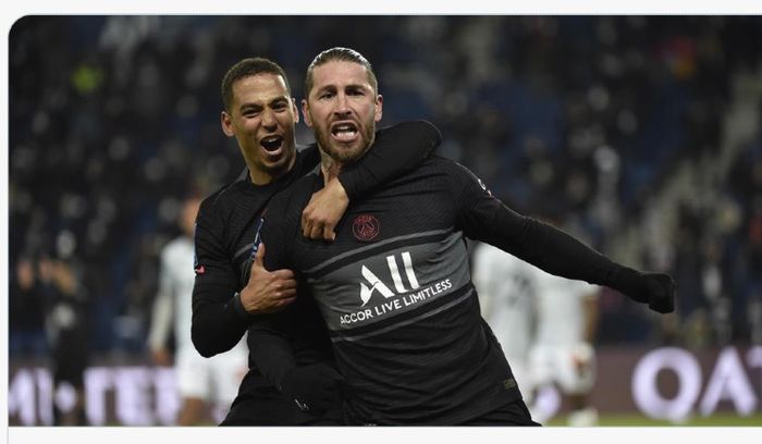 Bek Paris Saint-Germain, Sergio Ramos (kanan)