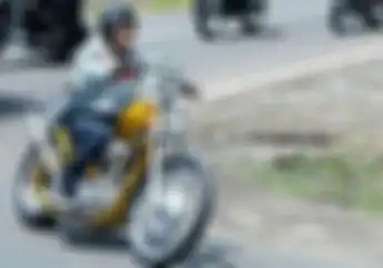 Wuah.. Jaket Denim Keren Presiden Jokowi Saat Turing Naik Motor Pesanan Khusus, Harga Segini!