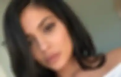8 Lipstik Berwarna Nude dari Kylie Cosmetics yang Wajib Dicoba!