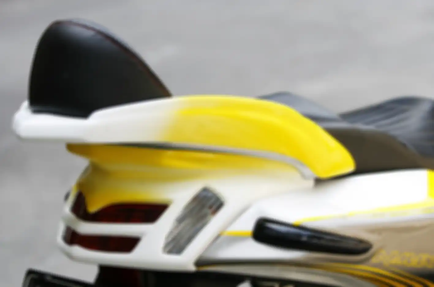 Yamaha NMAX bergaya Bumblebee