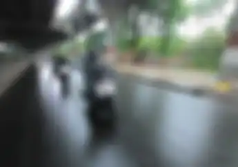 Street Manners: Kempeskan Ban Motor Saat Musim Hujan Bisa Hindari Kecelakaan, Mitos atau Fakta