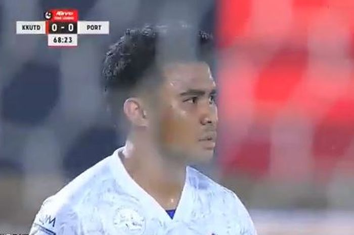 Bek timnas Indonesia, Asnawi Mangkualam menjalani debut sebagai starter saat Port FC melawan Khon Kaen, Sabtu (2/3/2024).