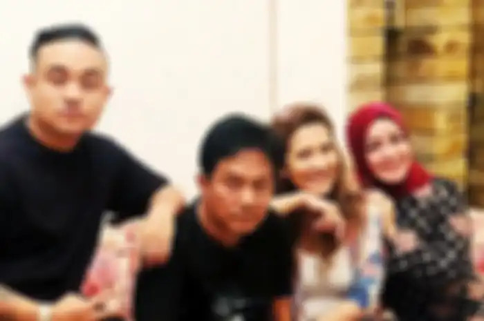 Foto Oddie Agam akur dengan mantan istrinya. Chintami Atmanegara membuat lega hati netizen yang mengintipnya di Instagram. 