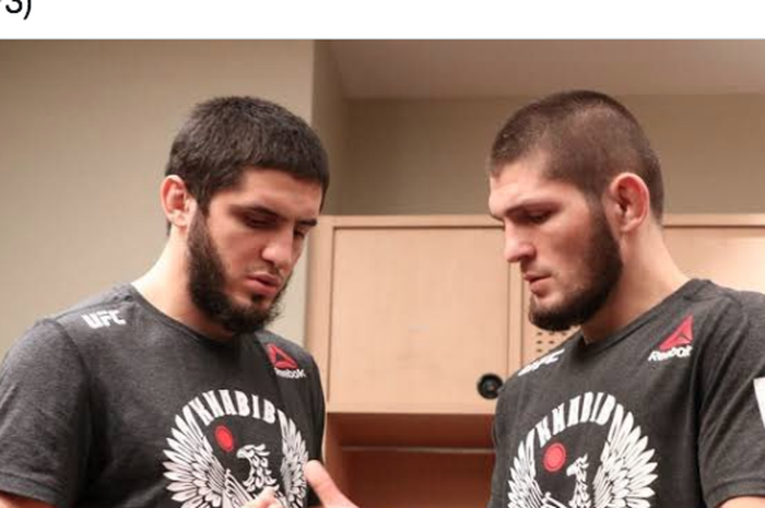 Khabib Nurmagomedov (kanan) dan Islam Makhachev (kiri) 