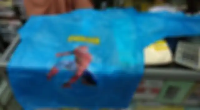Jas hujan anak model karakter Spiderman, dibanderol cukup terjangkau