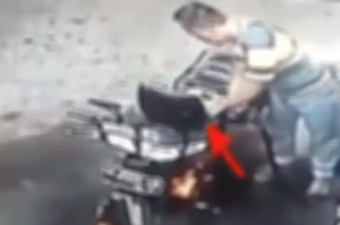 Maling BBM malah isi Dexlite di motornya.