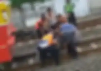 Street Manners: Pemotor Sering Kehilangan Nyawa di Perlintasan Rel Kereta Api, Nekat Nerobos Dendanya Bikin Dompet Kempes