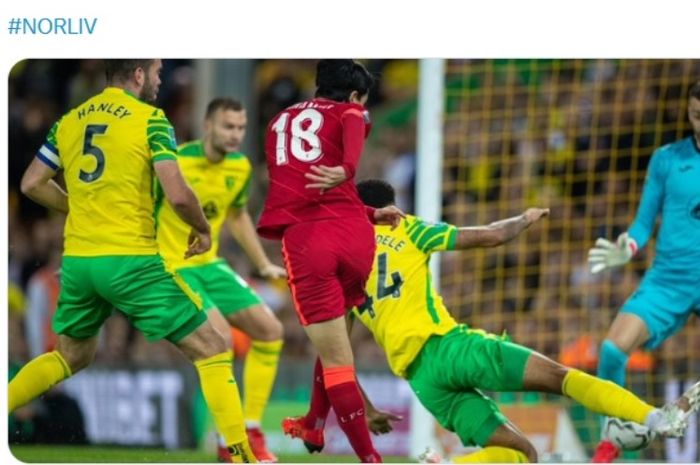 Penyerang Liverpool, Takumi Minamino, mencetak gol ke gawnag Norwich City dalam putaran ketiga Piala Liga Inggris 2021-2022.