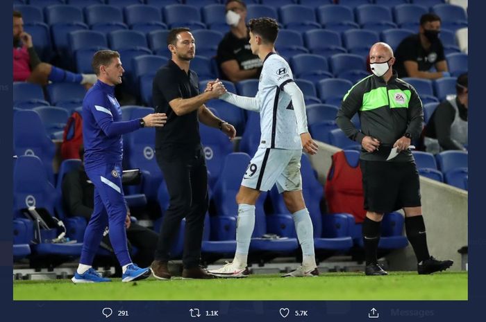 Kai Havertz saat ditarik keluar oleh pelatih Chelsea, Frank Lampard.