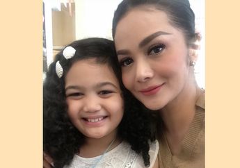 Beranjak Gadis, Amora Lemos Tampil Cantik Anggun dalam Balutan Kebaya Mewah di Acara Pernikahan Adik Krisdayanti