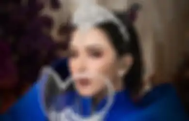 Demi Jadi Istri Reino Barack Si Pengusaha Sukses, Syahrini Rela Dipermalukan di Keramaian Kota Tokyo, Berdandan Layaknya Badut Lengkap dengan Wig dan Pakaian Warna-warni