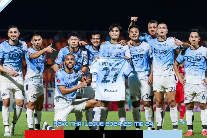 Pratama Arhan bersama Bangkok United gagal menyalip Buriram United pada pekan terakhir Thai League 2024/25. 