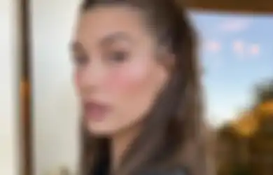 Sedang Dialami Hailey Bieber, Ini Gejala dan Penyebab Kista Ovarium