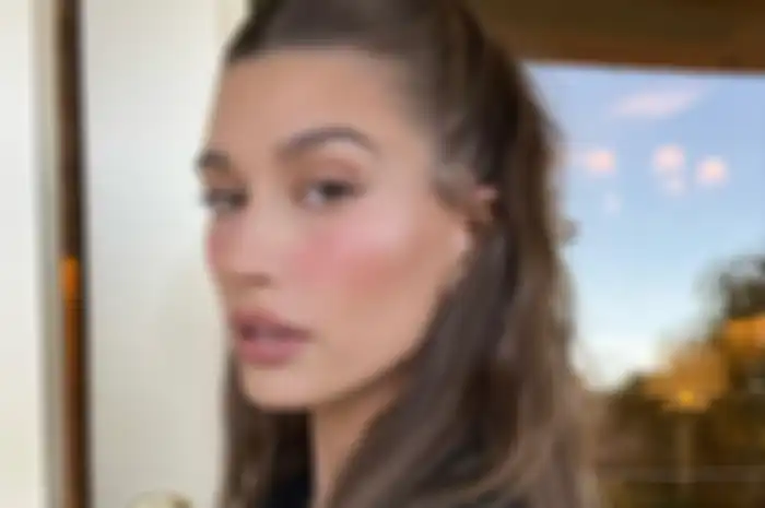 Hailey Bieber