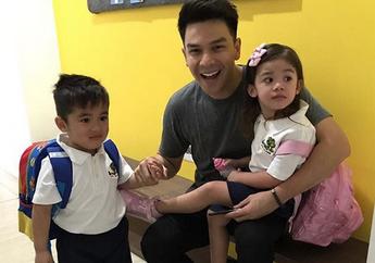 Tabloid NOVA Terbaru: Ayah Idaman! Meski Sibuk Syuting, Jonathan Frizzy Rajin Antar Anak ke Sekolah