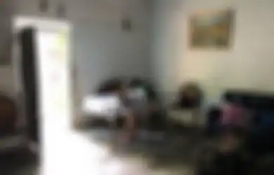 Sekolah Tak Kunjung Dibuka Selama Pandemi, Remaja Ini Nekat Jadi Guru Dadakan Mengajar Kawan-kawannya, Sulap Ruang Tamu Rumah Jadi Kelas
