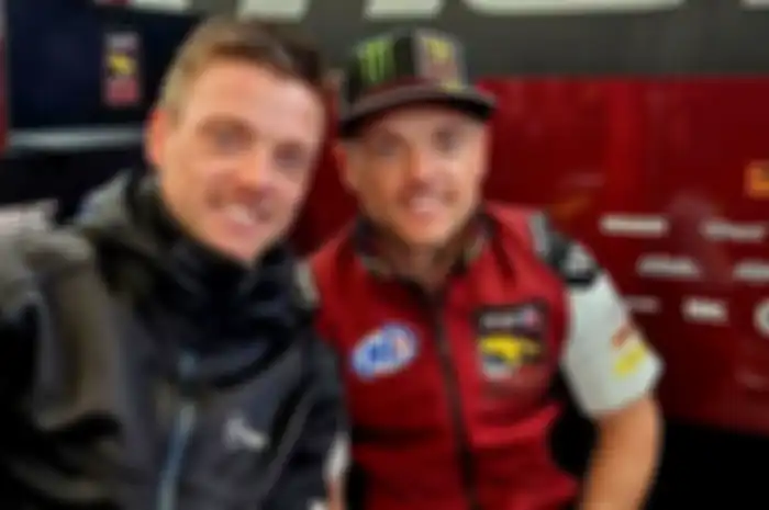 Pembalap yang kembar identik, Alex Lowes (kiri) dan Sam Lowes akan sama-sama balapan di WSBK 2024. Kembar pertama dalam sejarah WSBK