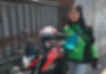 Gak Peduli Macet dan Terik Matahari, Driver Ojol Cantik Ini Punya Niat yang Bikin Hati Teriris