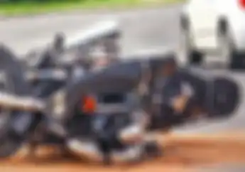 Lagi Dipengaruhi Miras, 2 Pemuda Tabrak Separator Busway di Jakpus, Nyawanya Ikutan Melayang