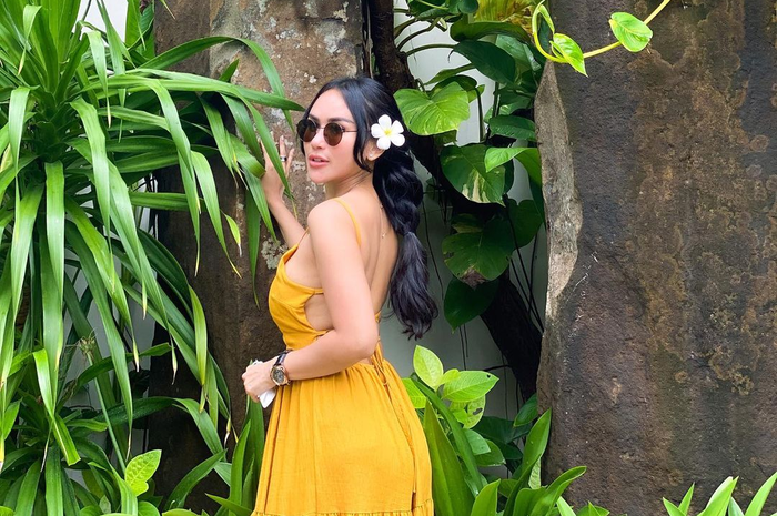 Foto hot pedangdut Bebizy bikin melongo, netizen langsung tulis beragam komentar. Bahkan, ada yang sampai berani bilang begini. 
