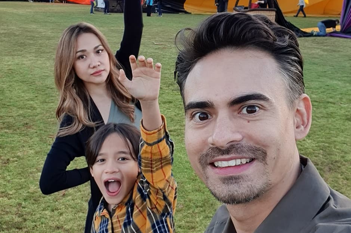 Ashraf Sinclair, Noah, dan Bunga Citra Lestari saat liburan 
