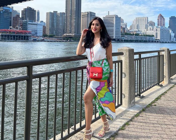 OOTD Diah Permatasari saat liburan ke Amerika.