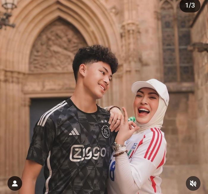 Keanu Massaid dan Angelina Sondakh