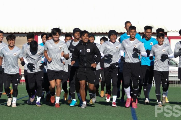 Para pemain Timnas U-19 Indonesia  sudah melakoni latihan pada Senin (28/12/2020).  Sesi latihan dilakukan siang hari di Stadion Campo Futbol Roda de Bara, Tarragona.