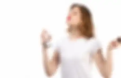 Biar Aroma Parfum Tahan Lama, Coba Perhatikan Jarak Penyemprotan, Ya!