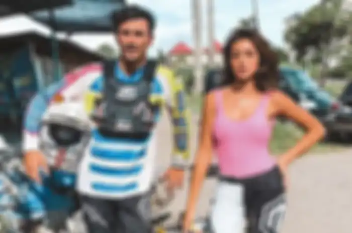 Jessica Iskandar tetap seksi usai trabasan naik motor trail, Jedar ditipu rekan bisnisnya dan mengalami kerugian Rp10 miliar.