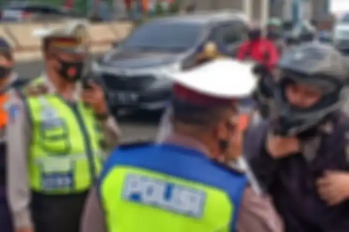 Jakarta resmi PSBB Total, Bikers yang gak pakai masker bisa didenda Rp 1 Juta