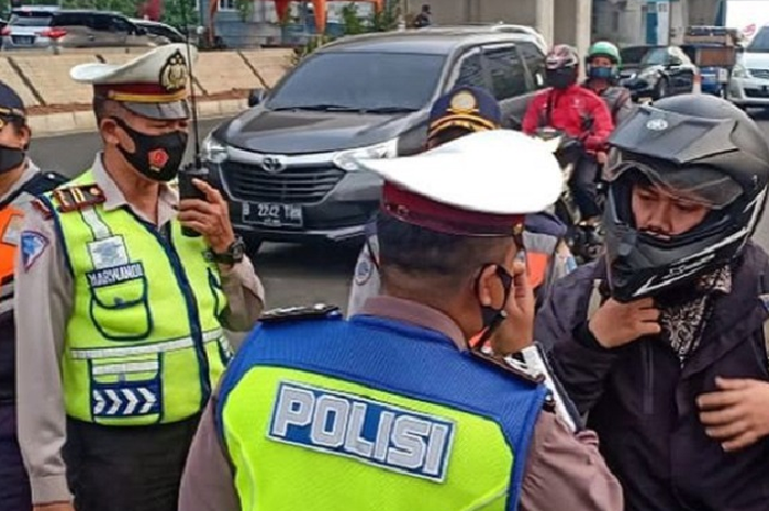 Jakarta resmi PSBB Total, Bikers yang gak pakai masker bisa didenda Rp 1 Juta