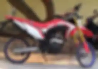 Heboh Honda CRF 150L Pakai Ban Cacing, Netizen Langsung Kasih 'Nyanyian' Sadis