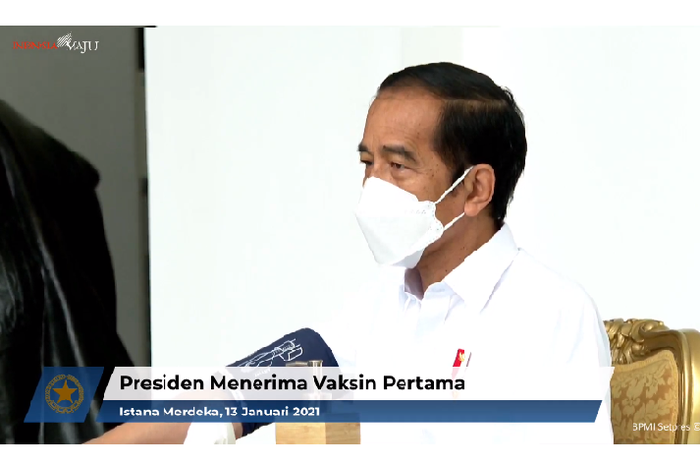 Vaksinasi perdana COVID-19 dilaksanakan hari ini, 13 Januari 2021. Presiden Joko Widodo menjadi orang pertama yang menerima vaksin.
