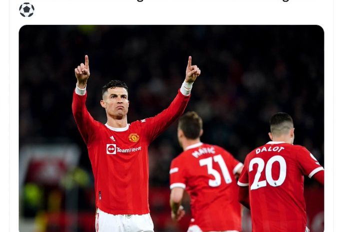 Megabintang Manchester United, Cristiano Ronaldo, merayakan gol ke gawang Chelsea pada laga Liga Inggris di Stadion Old Trafford, Kamis (28/4/2022).