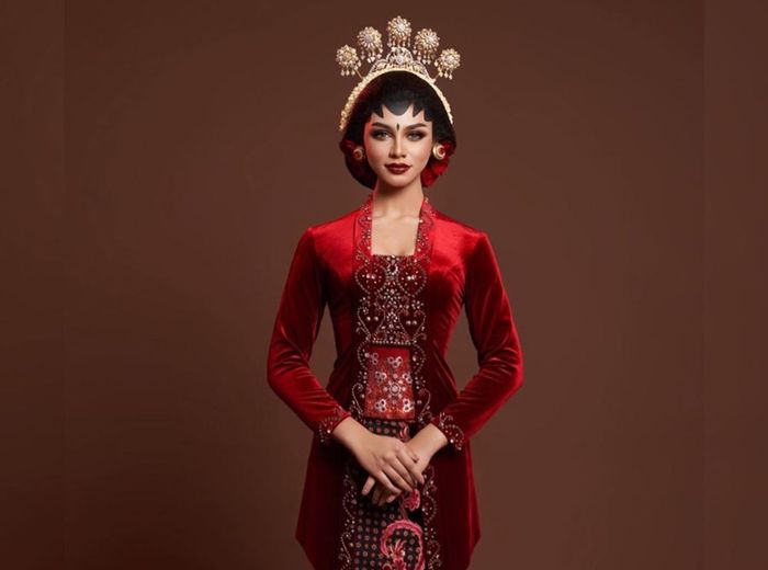 Kebaya pernikahan adat Jawa