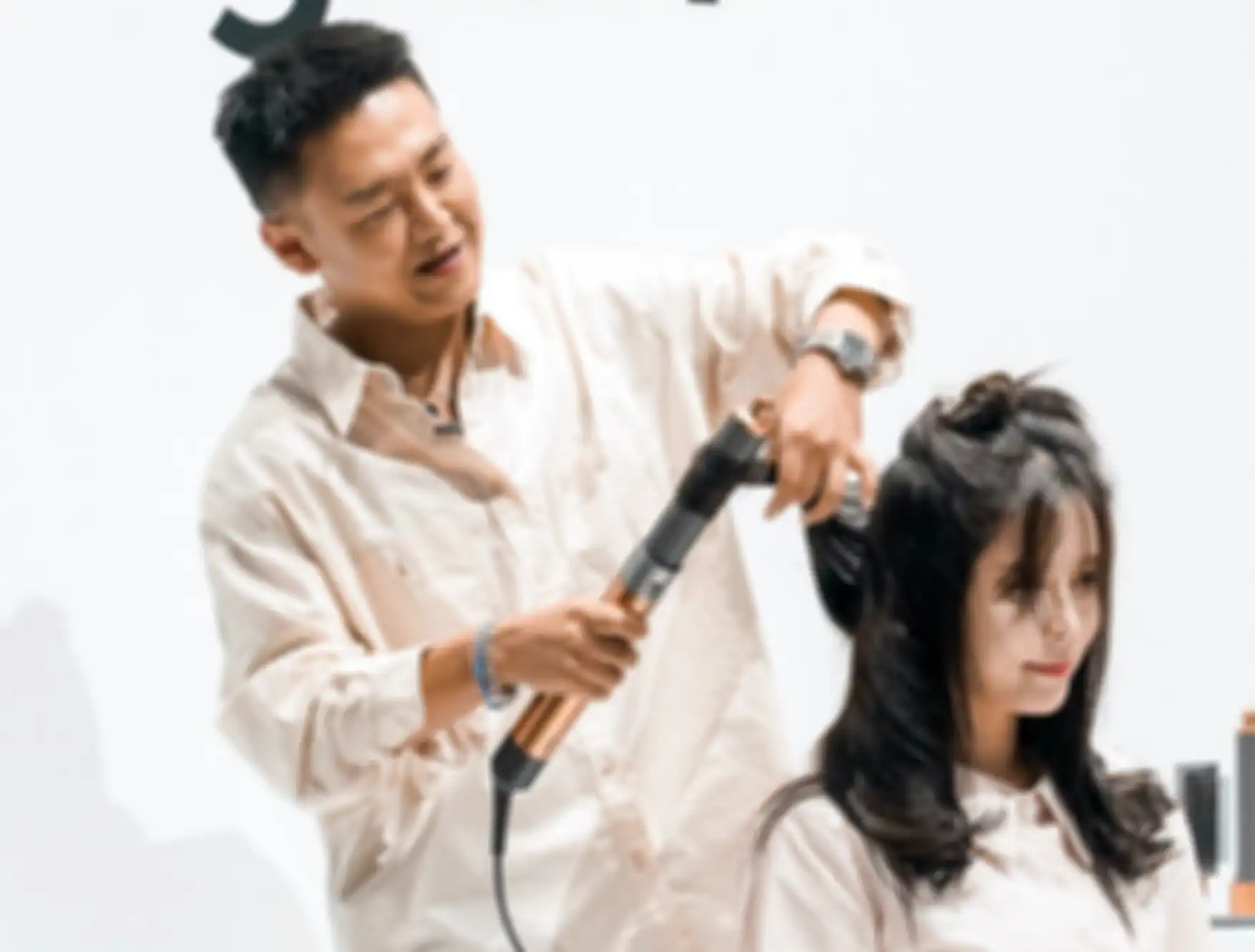 Cara membuat poni air bangs ala artis Korea.