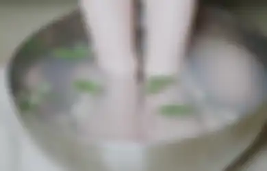 3 Hal Ajaib Ini Bakal Terjadi Saat Merendam Kaki dengan Air Garam, Ini Buktinya