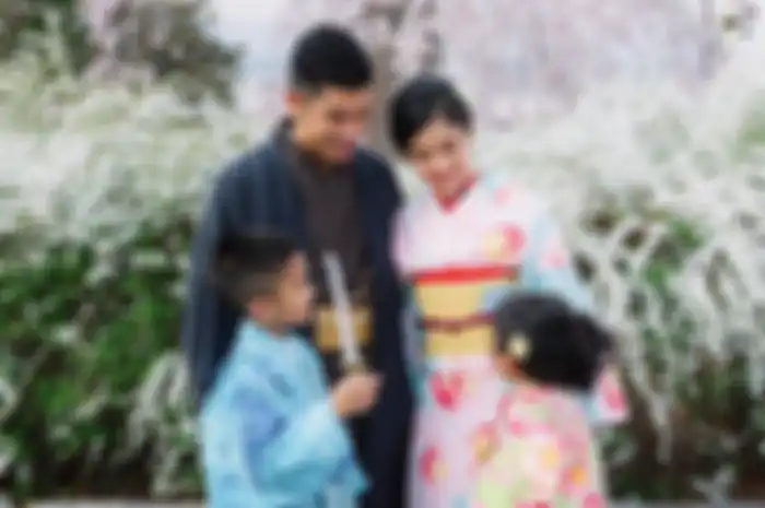 Dian Sastro dan keluarga.