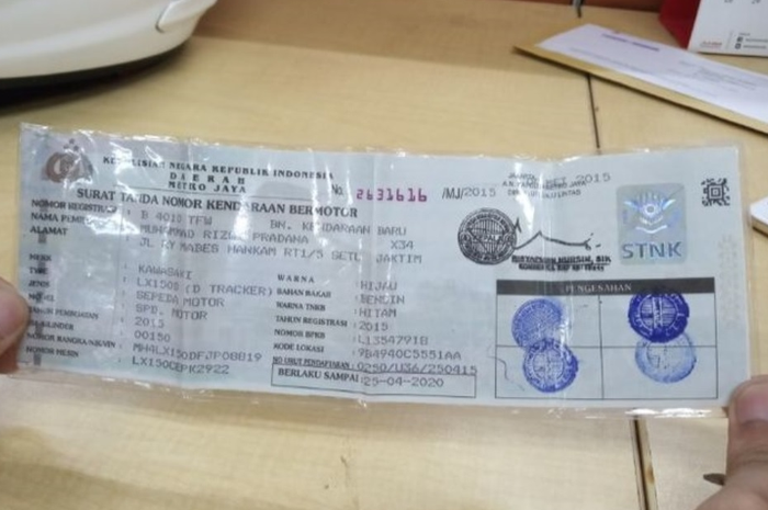 Ilustrasi bayar pajak kendaraan. Buruan Lagi Ada Pemutihan Pajak Kendaraan Bermotor Dan Diskon di 9 Wilayah Ini, Cuma Sampai Tanggal Segini