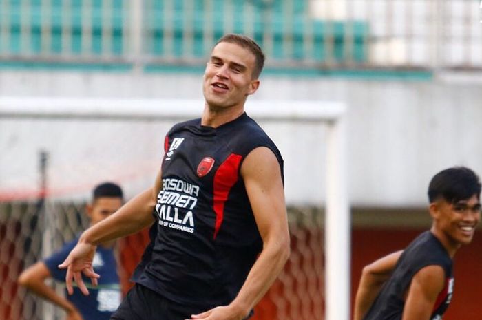 Pemain PSM Makassar, Eero Markkanen dalam sesi latihan jelang menghadapi PSS Sleman pada Jumat (23/8/2019).