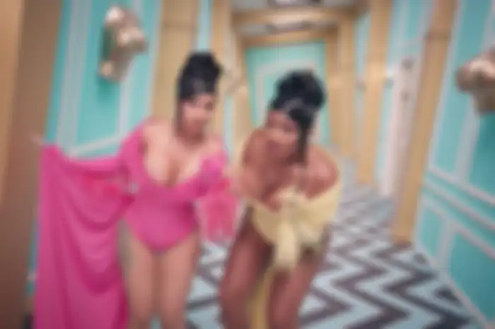 Cardi B ft. Megan Thee Stallion - WAP