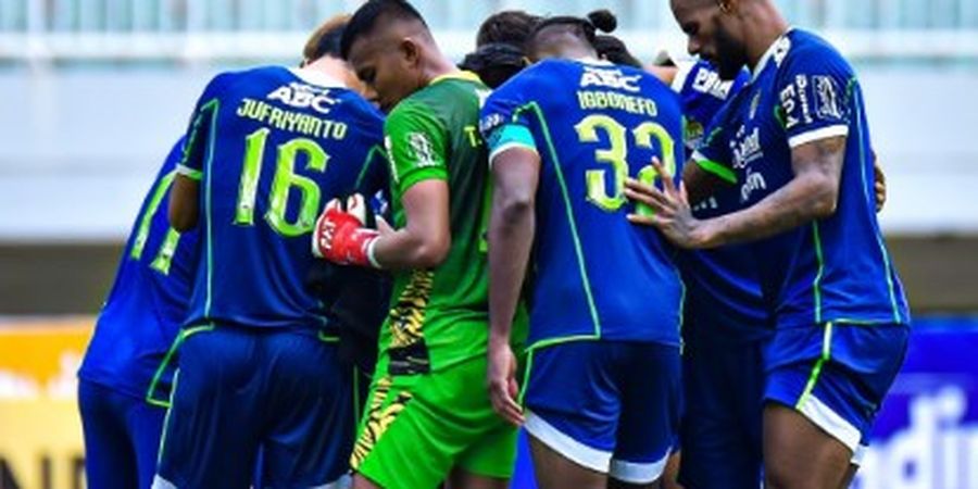 Lini Belakang Persib Bandung Berpotensi Pincang Jelang Laga Sengit Lawan Persebaya Surabaya