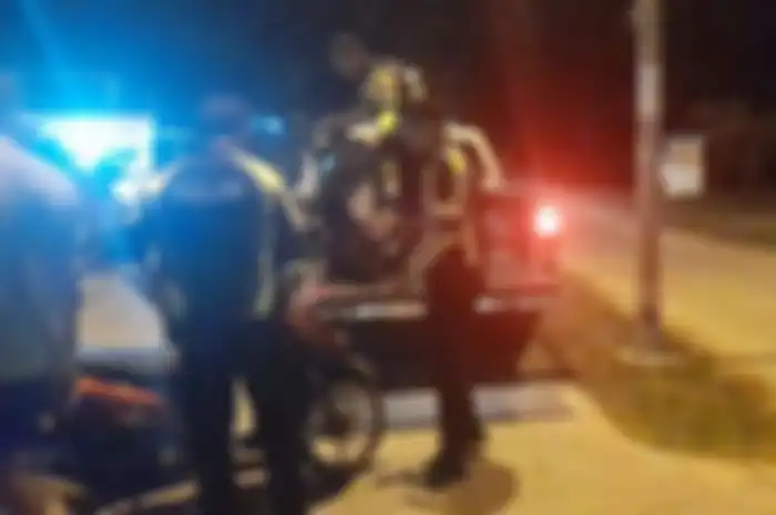 Polisi angkut motor milik remaja yang nekat balap liar di Jalan Arteri Mamuju.