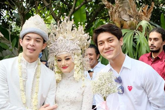 Unggahan Risky yang berisi ucapan selamatnya atas pernikahan Dinda Hauw dan Reynaldi Mbayang yang dibanjiri komentar netizen 