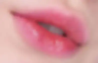 Mau Dapatkan Bibir Cerah dan Lembap? Rajin Makan 5 Buah Ini Kuncinya!